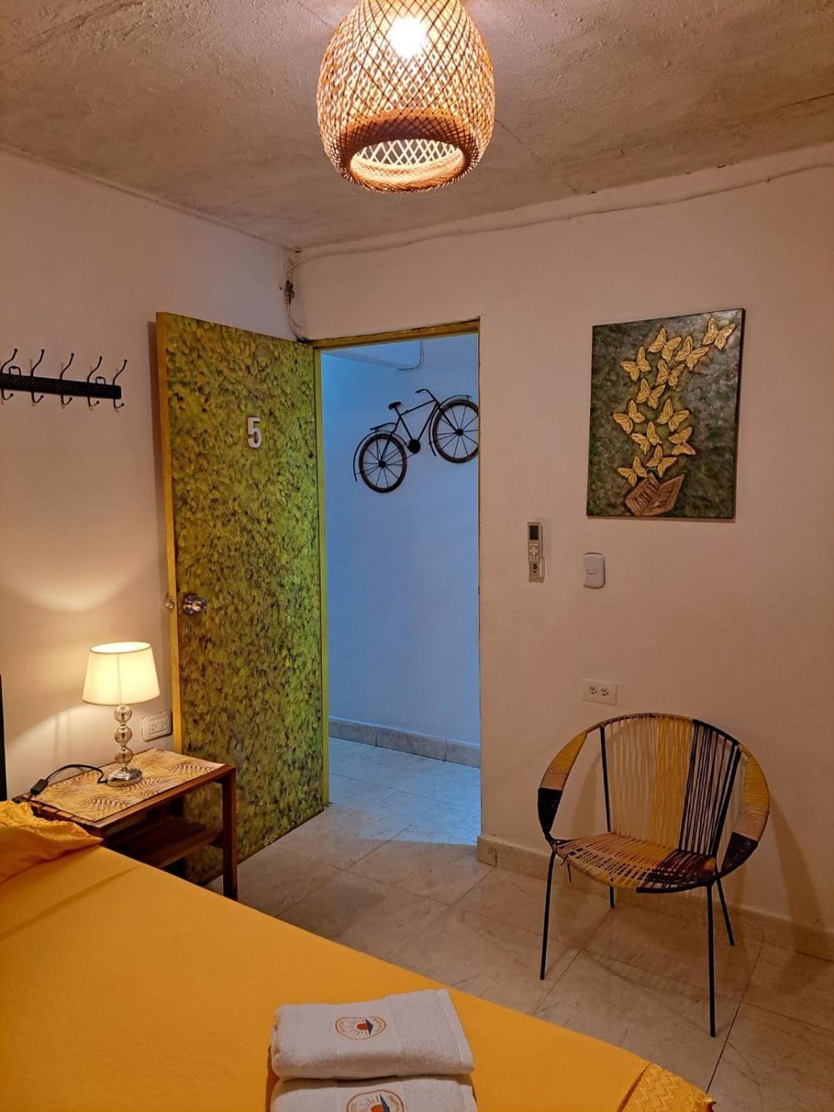 Hostel Shalom Adonai Cartagena ภายนอก รูปภาพ
