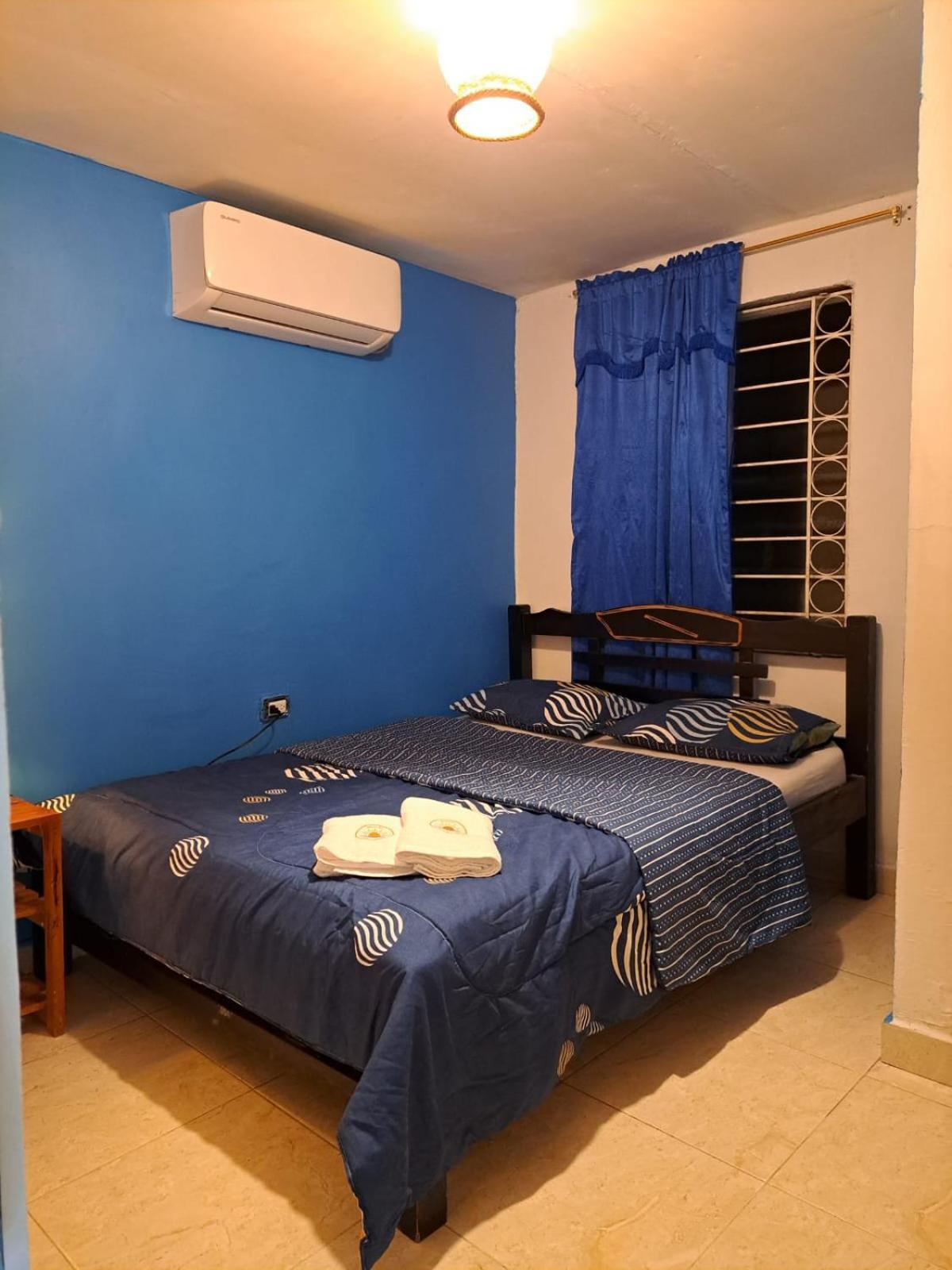 Hostel Shalom Adonai Cartagena ภายนอก รูปภาพ