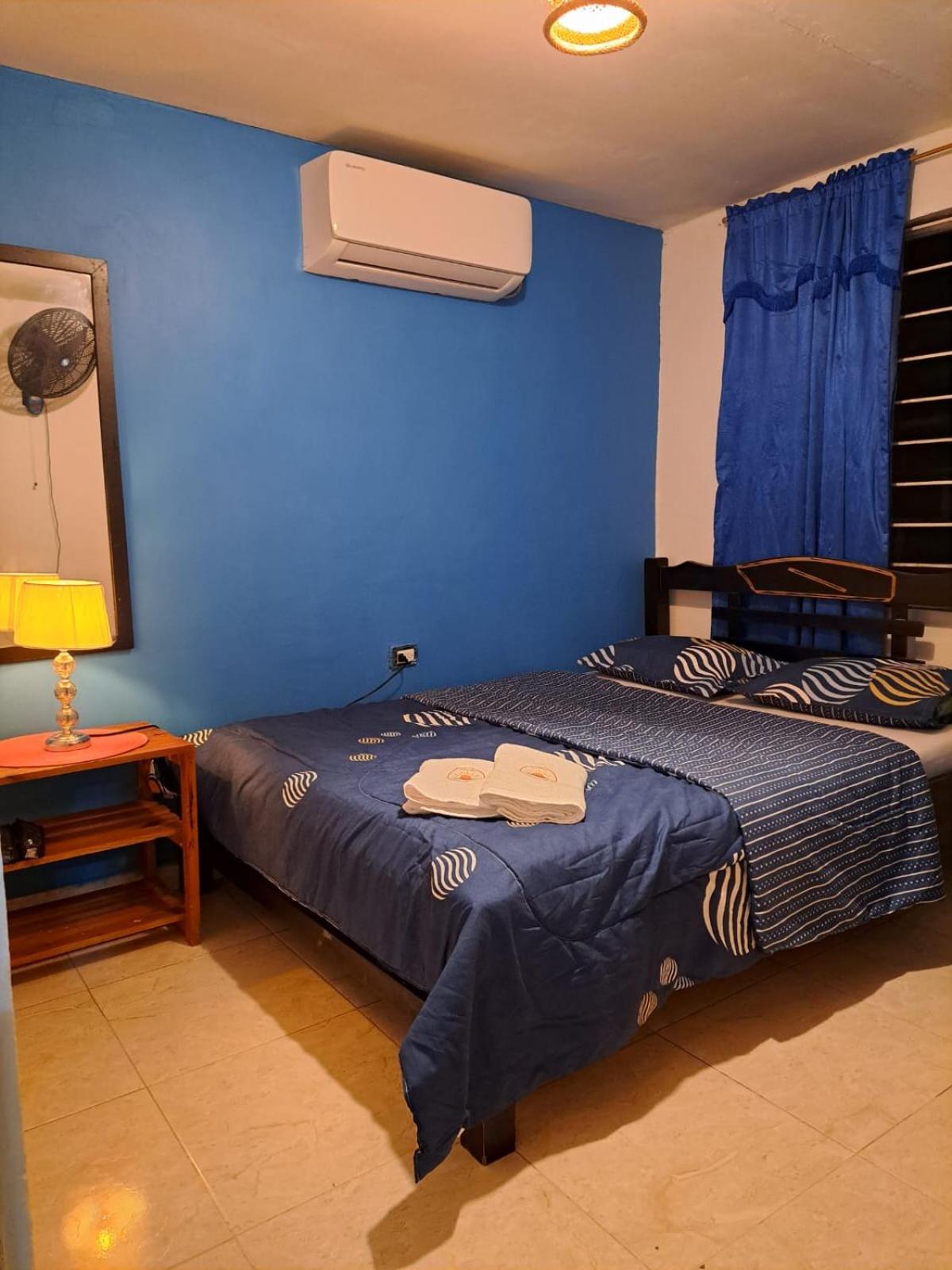 Hostel Shalom Adonai Cartagena ภายนอก รูปภาพ