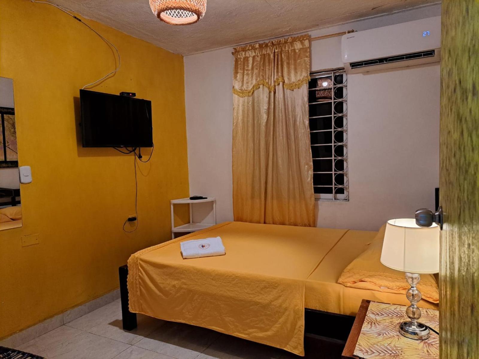 Hostel Shalom Adonai Cartagena ภายนอก รูปภาพ